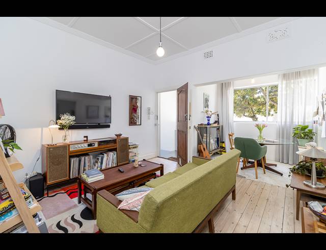 2 BEDROOM APARTMENT FOR SALE IN ORANJEZICHT